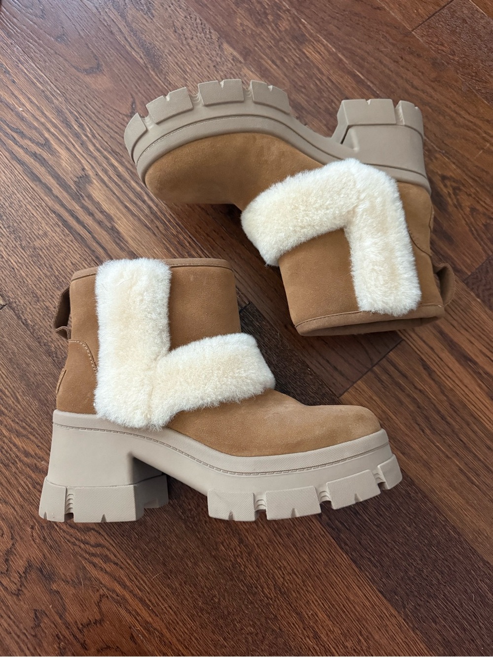 UGG Brooklyn Sunburst Boots Women’s size 9